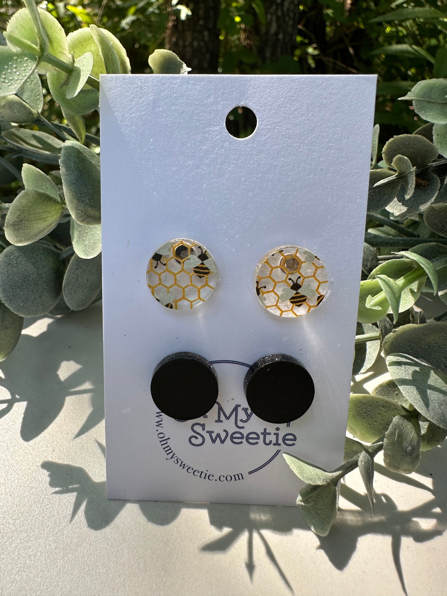 Bee-utiful Round 15mm Studs and black round 15mm studs (2 pr)