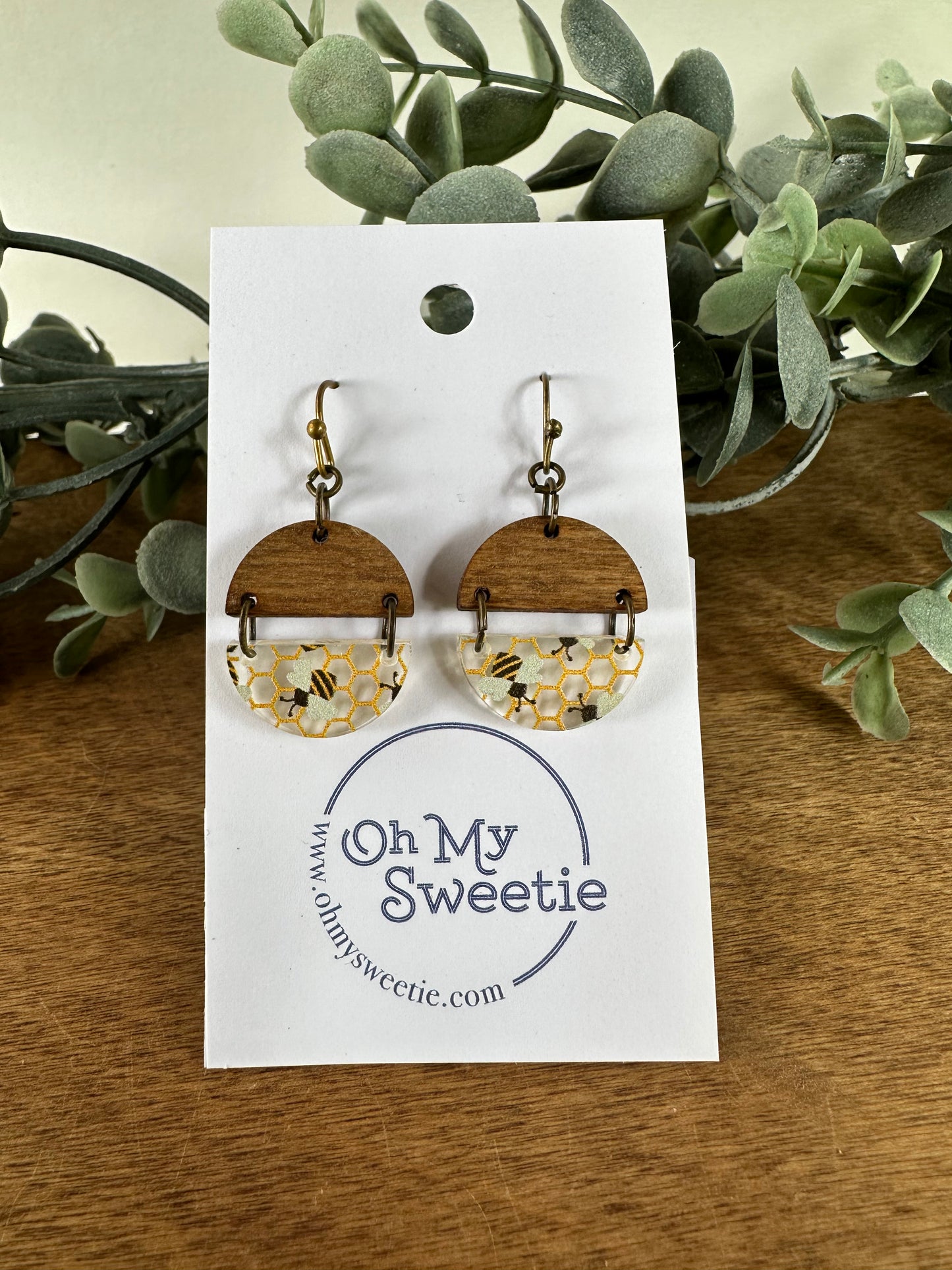 Bee-utiful Small Split Circle Earrings